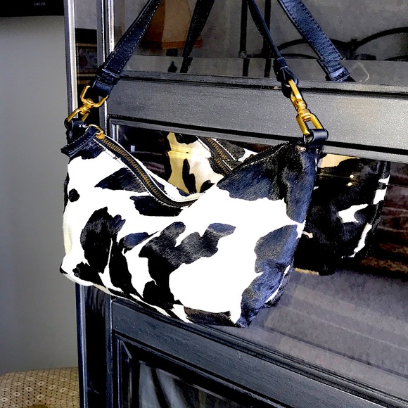 cow print shoulder bolsa urban outfitters